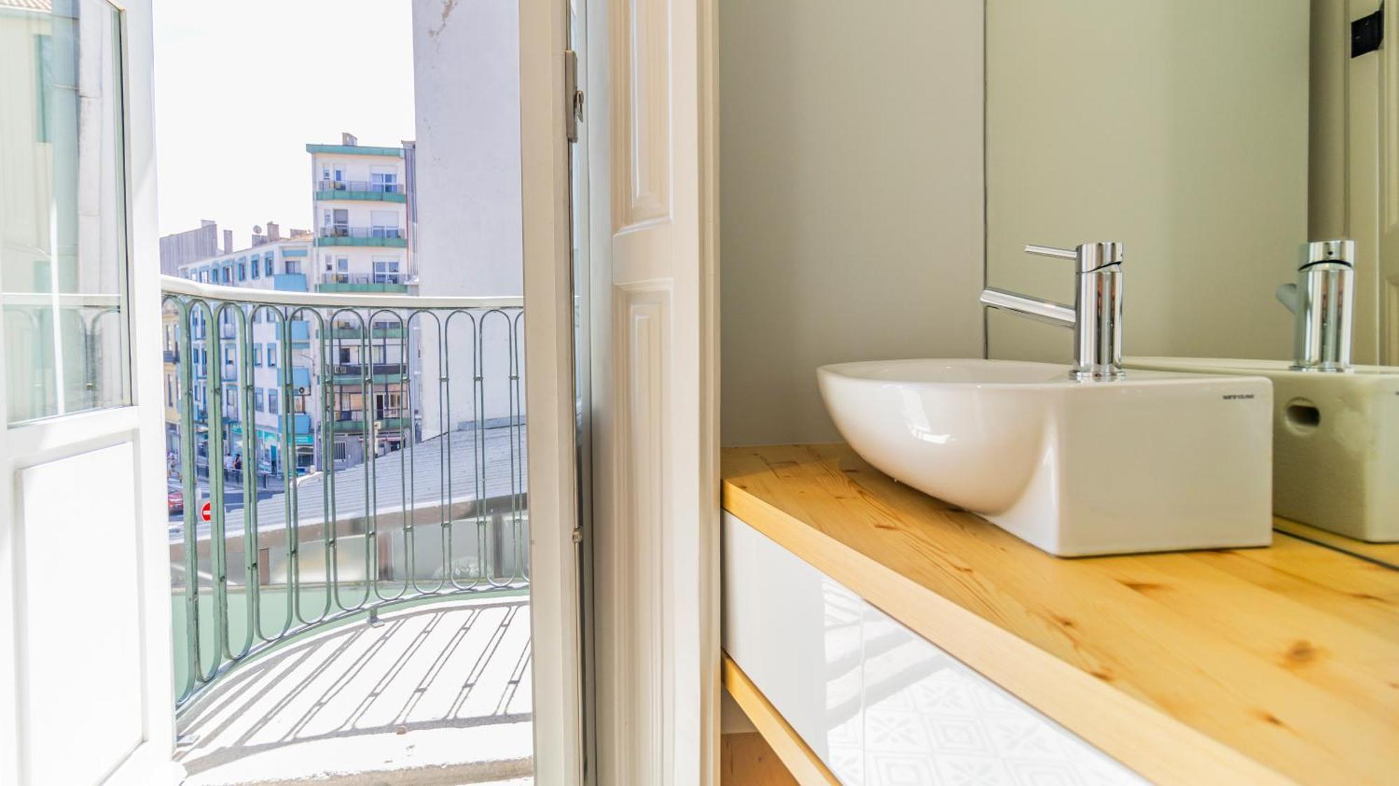 Barros Lima 493 By Lovelystay Porto Luaran gambar